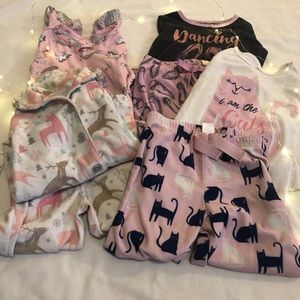Lot of 4 pajamas 2T toddler girls Carter’s